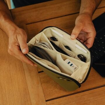 Tech Pouch Small Teknoloji Aksesuar Çantası Kelp